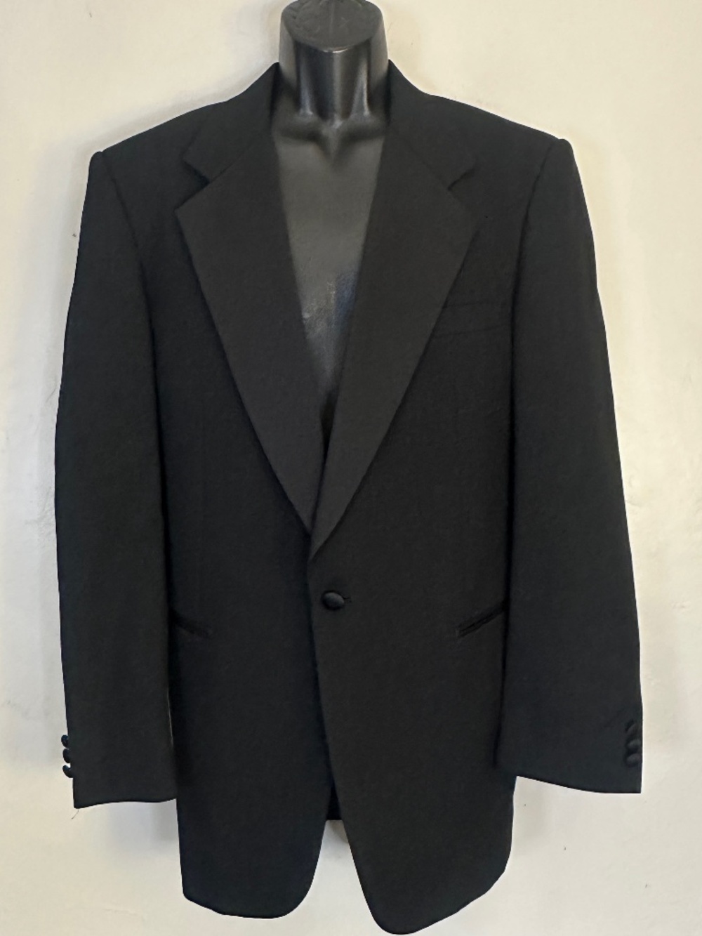 Andre Villard Tuxedo Jacket 43L Gently worn 100% wool 1 button Ventless